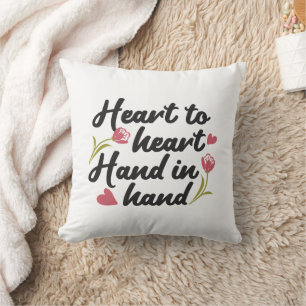Hart tot Hart, Hand tot Hand - Romantisch Quote Kussen