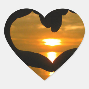 Hart van de hand over zonsondergang sticker