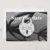 Hart vorm hangslot op hek foto bruiloft save the date (Voorkant)
