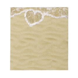 Hart-vormige waterbellen op het strand notitieblok