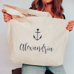 Hartanker Gepersonaliseerde naam Bachelorette Grote Tote Bag<br><div class="desc">Welkom bruidsmeisjes en vrienden op uw nautische of bootvrijgezellenfeest met deze schattige gepersonaliseerde canvas tassen. Het ontwerp is voorzien van een marineblauwe scheepsillustratie met daarboven een klein hart, met daaronder een lijn van aangepaste cursieve scripttekst. Personaliseer met de naam van elke gast voor een welkom tas dat overeenkomt met uw...</div>