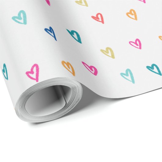 Hartelijk gekleurde liefdesharten op witte achterg cadeaupapier (Rol Hoek)