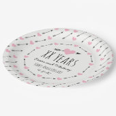 Harten en pijlen gepersonaliseerde bruiloft Jubile Papieren Bordje (Gekanteld)