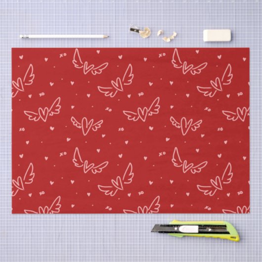 Harten en vleugels op rood tissuepapier (Craft)