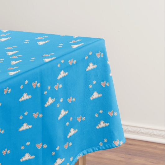 Harten en wolken op blauw tafelkleed (Voorbeeld)