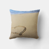 Harten getekend in het zand sjabloon kussen