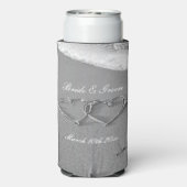 Harten getekend op het strand en op de gebruikelij seltzer blikjeskoeler (Seltzer Achterkant)