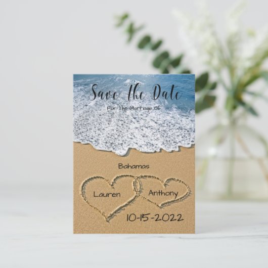 Harten in het zand op het strand bruiloft sparen d briefkaart (Staand voorkant)