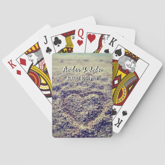 Harten in strandsand dek van trouwkaarten pokerkaarten (Achterkant)