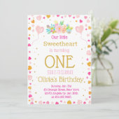 Harten of Valentijn Eerste Verjaardag uitnodiging  (Staand voorkant)