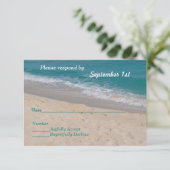 Harten op het strand bruiloft RSVP Kaart (Staand voorkant)