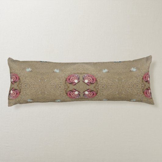 Harten op het strand en schelpen body kussen (Achterkant)