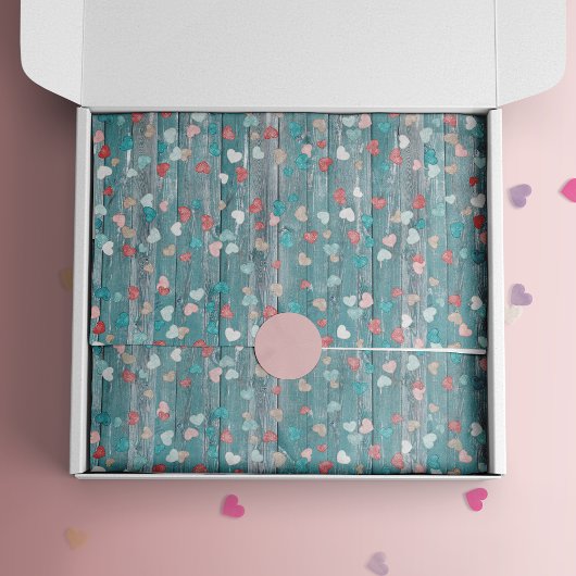 harten op rustiek blauw hout tissuepapier