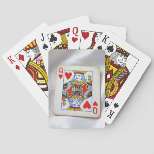 Hartenkoningin op witte satijnen stof pokerkaarten