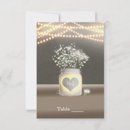 Hartige glazen pot met baby's adem op tafel kaart