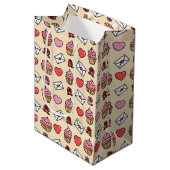 Hartjes en Cupcakes Inpakpapier Medium Cadeauzakje (Voorkant Gekanteld)