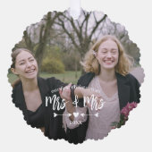 Hartpijlen Eerste Kerstmis Mevrouw Foto Ornament Kaart (Voorkant)