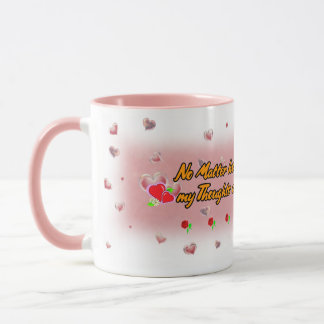 Hartsvormige zeepbellen op een witte roze keramiek mok