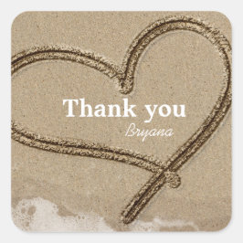 Hartsymbool op het strand geschreven Trouwfavoriet Vierkante Sticker