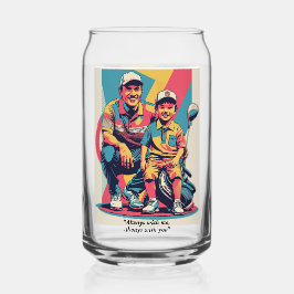 Hartverwarmende vader en zoon golfmoment op vaderd blikvorm glas