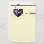 Hartvormig liefdespaasspel bevestigd aan een helli briefpapier (Voorkant / Achterkant)