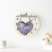 Hartvormig liefdespaasspel bevestigd aan een helli grote klok (Huis)