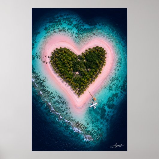 Hartvormig Roze Zand Eiland Satelliet Beeld Poster (Voorkant)