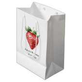 Hartvormige aardbei verjaardag medium cadeauzakje (Voorkant Gekanteld)