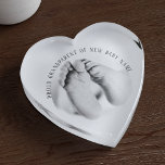 Hartvormige Baby Foto Grootouder Gift Keepsake<br><div class="desc">Behandel de nieuwe grootouders van je baby met dit mooie handschoenkapsgewicht. U kunt uw foto en baby's naam toevoegen</div>