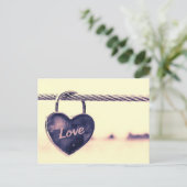 Hartvormige liefdeshanglock briefkaart (Staand voorkant)