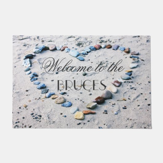 Hartvormige Pebbles on Beach Gepersonaliseerd Welk Deurmat (Voorkant)