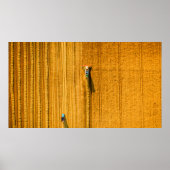 Harvester-machine die in het veld werkt. Combineha Poster (Voorkant)