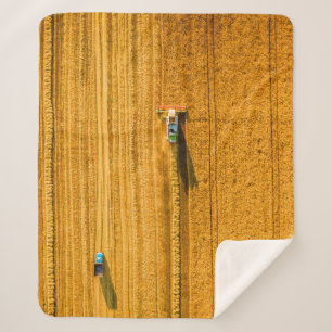 Harvester-machine die in het veld werkt. Combineha Sherpa Deken