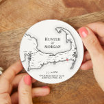Harwich Port MA Wychmere Beach Club Bruiloft Ronde Kartonnen Onderzetter<br><div class="desc">Proost u op de mooie tijden op Cape Cod tijdens uw bruiloft aan de kust met deze elegante gepersonaliseerde zwart-wit Cape Cod kaart papieren onderzetters. Perfecte aangepaste papieren onderzetters voor uw Cape Cod clam bake, verlovingsfeest, bruiloft welkomstfeest, cocktail uur of bruiloft receptie in Harwich Port, MA, met het beweegbare hart...</div>