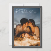 Hashtag #DANKBAAR Houtskool Wit Verticaal Feestdagenkaart (Voorkant)