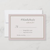 Hashtag gepersonaliseerde roze gouden trouw-RSVP Kaart (Voorkant)