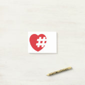 hashtag in een hart post-it® notes (Op bureau)