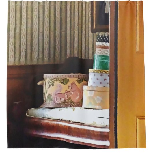 Hatboxes Seen Through an Open Door Douchegordijn (Voorkant)