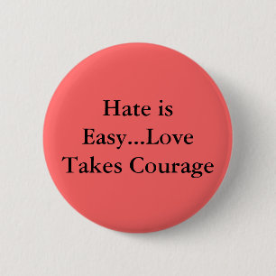 Hate is makkelijk.. Liefde neemt moed in beslag. Ronde Button 5,7 Cm