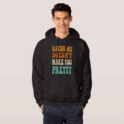 Hating me doesn't make you pretty retro groovy qu hoodie (Voorkant volledig)