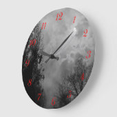 Haunde hemel met rode roodnummers roodklok grote klok (Hoek)