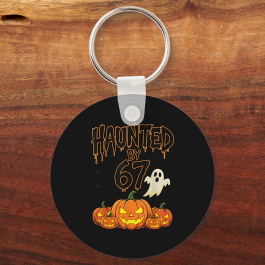 Haunted By 67 Funny Pumpkin And Ghost Halloween Co Sleutelhanger (Voorkant)