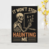 Haunted By 67 Skeleton Math Teacher Student Hallow Kaart (Gele Bloem)