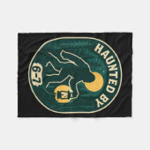 Haunted By 6-7 Bigfoot Lantern Halloween Badge  Fleece Deken (Voorkant (Horizontaal))