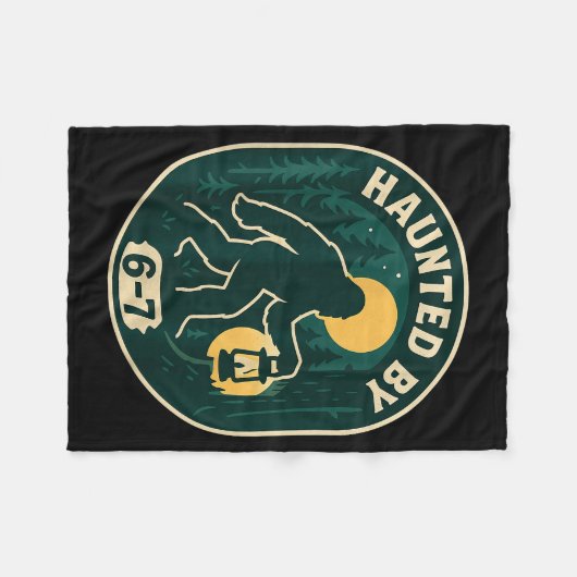 Haunted By 6-7 Bigfoot Lantern Halloween Badge  Fleece Deken (Voorkant (Horizontaal))
