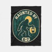 Haunted By 6-7 Bigfoot Lantern Halloween Badge  Fleece Deken (Voorkant)