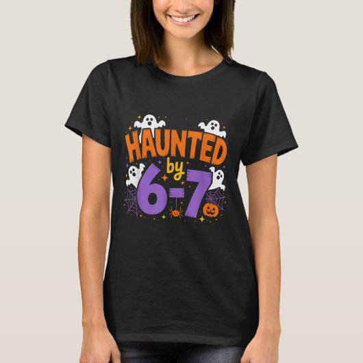 Haunted By 6-7 Halloween Ghosts And Sders Design T-shirt (Voorkant)