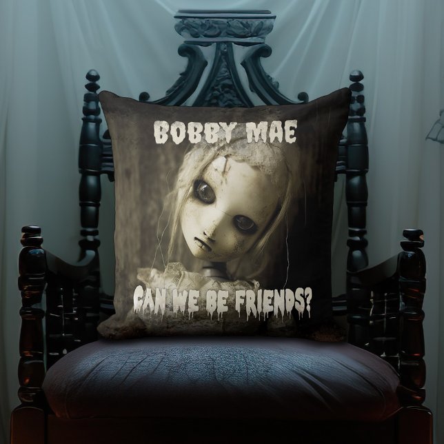 Haunted Doll 80s Horror Film Demon Bezit Kussen (Personalized and possessed Pillow; a little creepy doll who just wants to be your new best friend.)