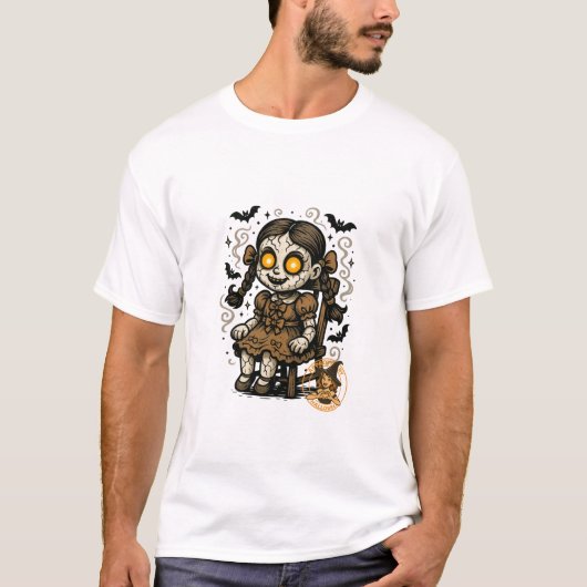 Haunted Doll – Halloween Cartoon T-shirt (Voorkant)