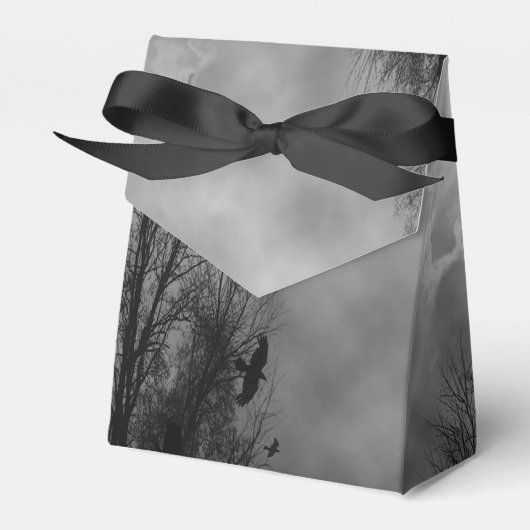 Haunted Halloween Sky met Ravens Party Favor Box Bedankdoosjes (Voorkant Zijde)